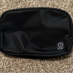 Lululemon Everywhere Belt Bag